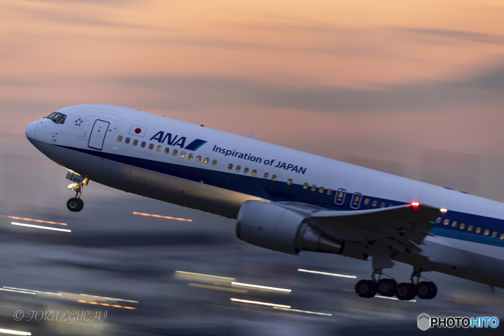 Jet airliner