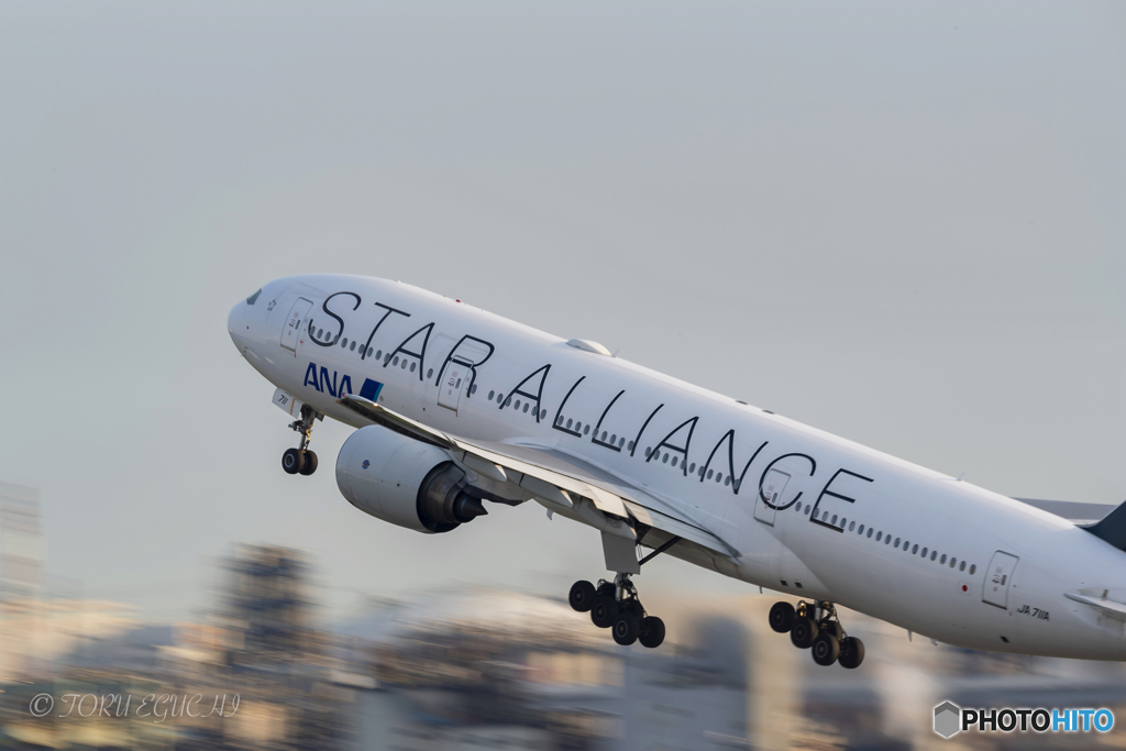 Jet airliner