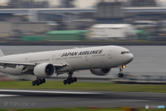 Jet airliner