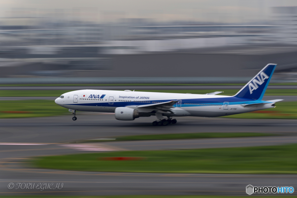 Jet airliner