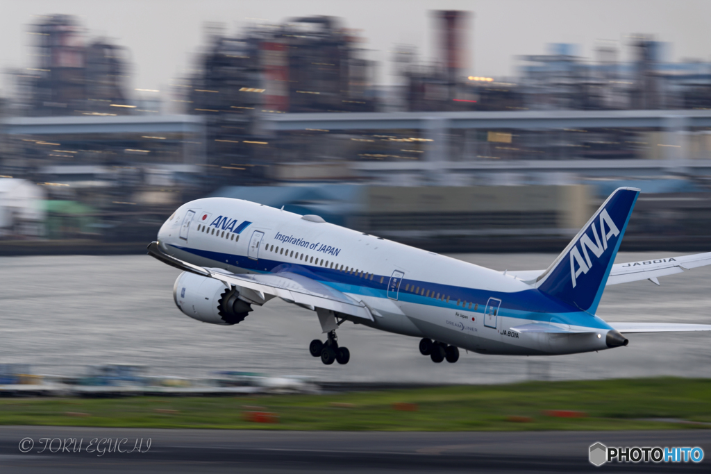 Jet airliner