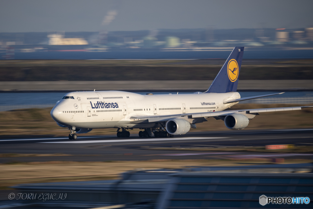 Jet airliner