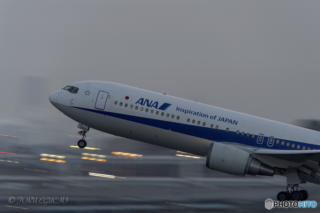 Jet airliner