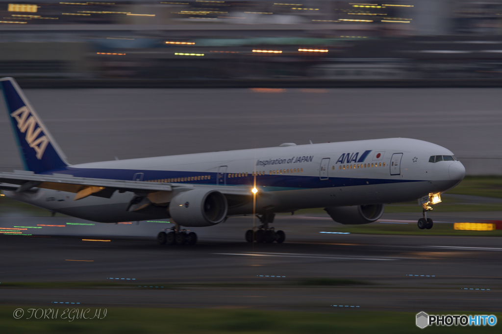 Jet airliner