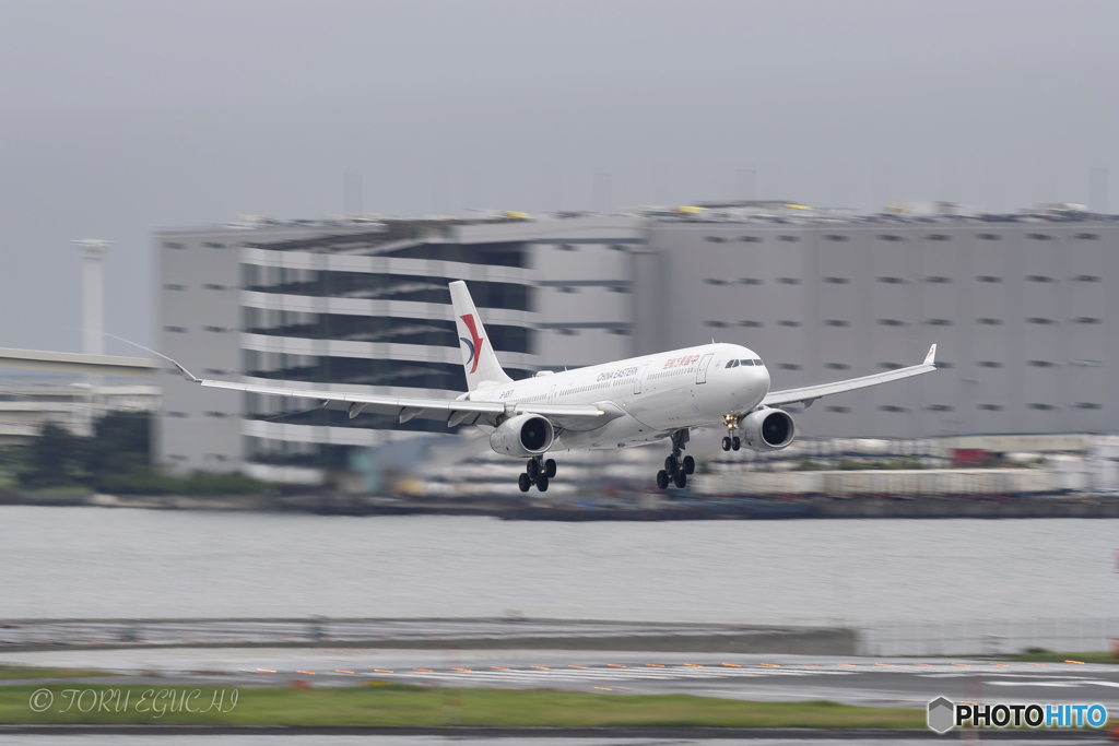 Jet airliner