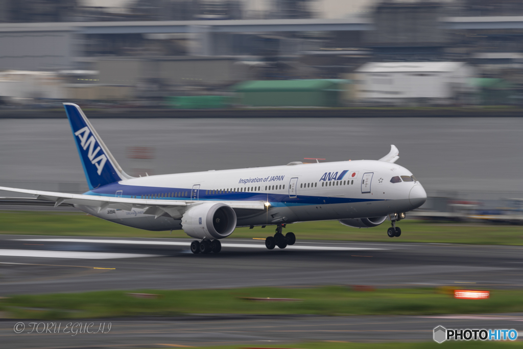 Jet airliner