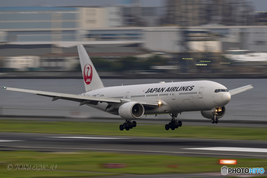 Jet airliner