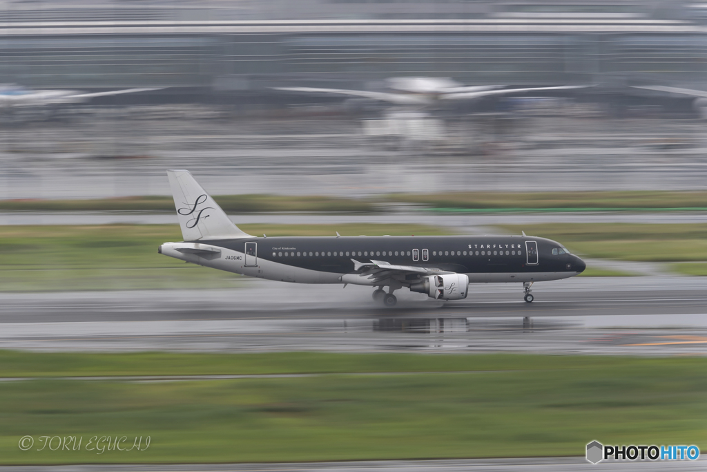 Jet airliner