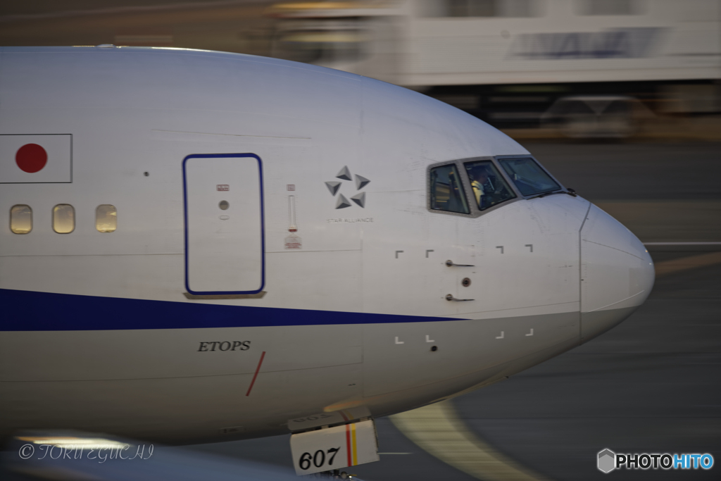 Jet airliner