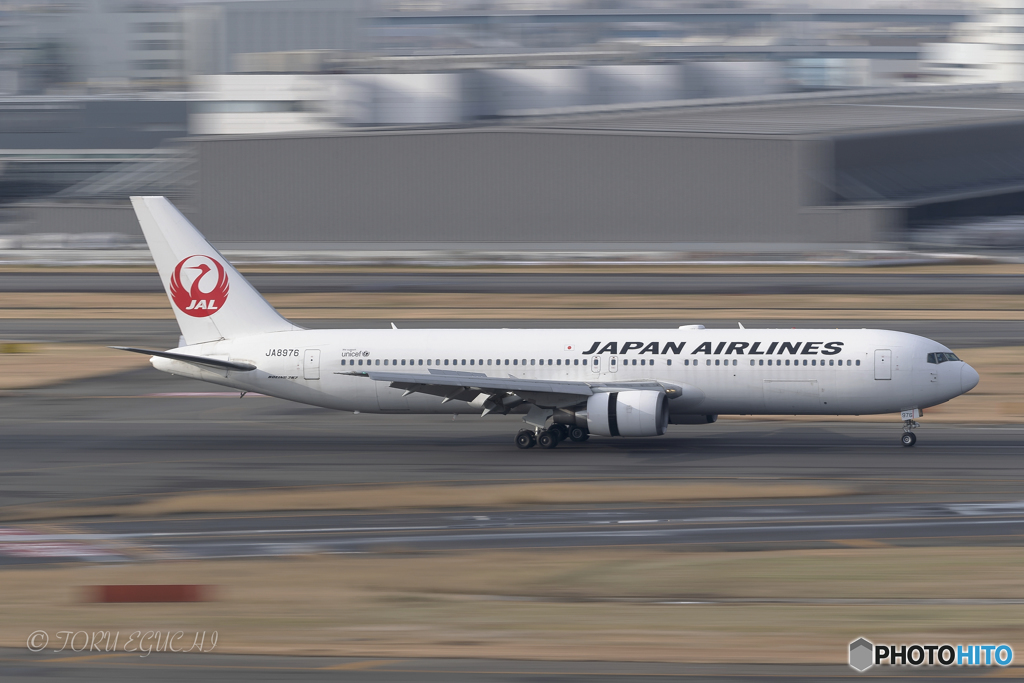 Jet airliner