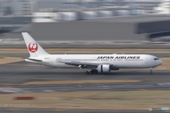 Jet airliner