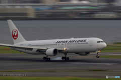 Jet airliner