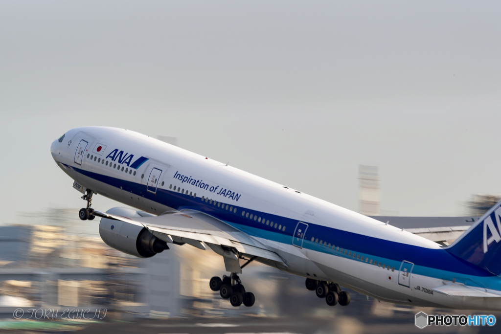 Jet airliner