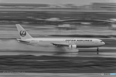 Jet airliner