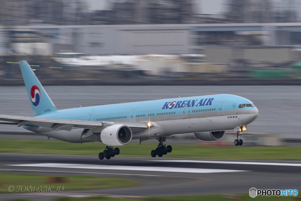 Jet airliner