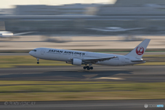 Jet airliner