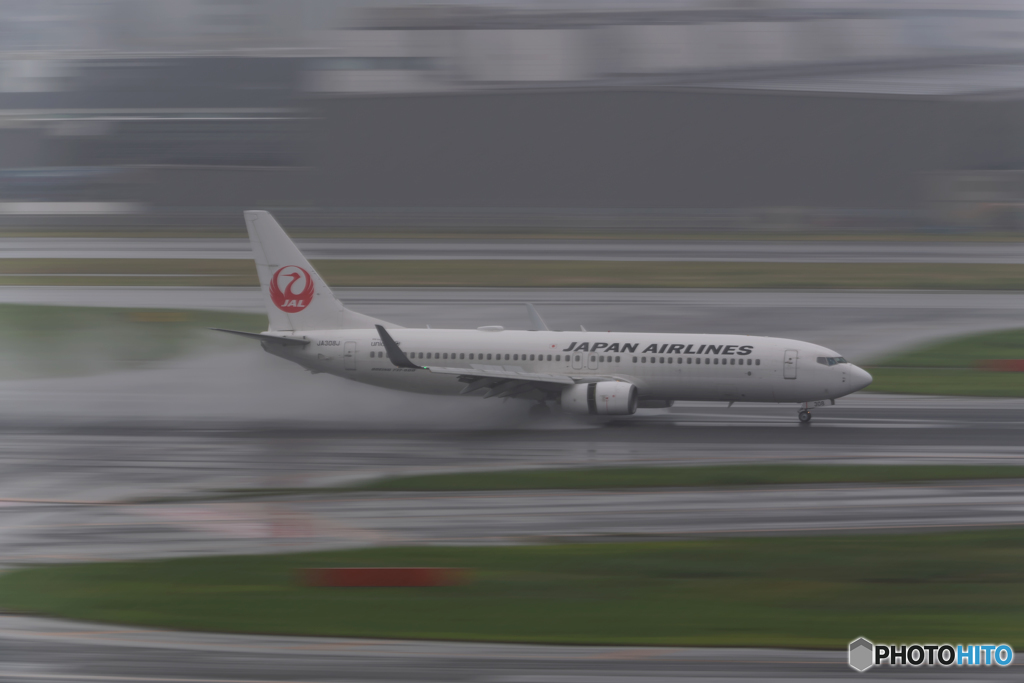 Jet airliner