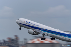 Jet airliner