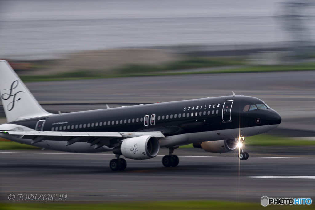 Jet airliner