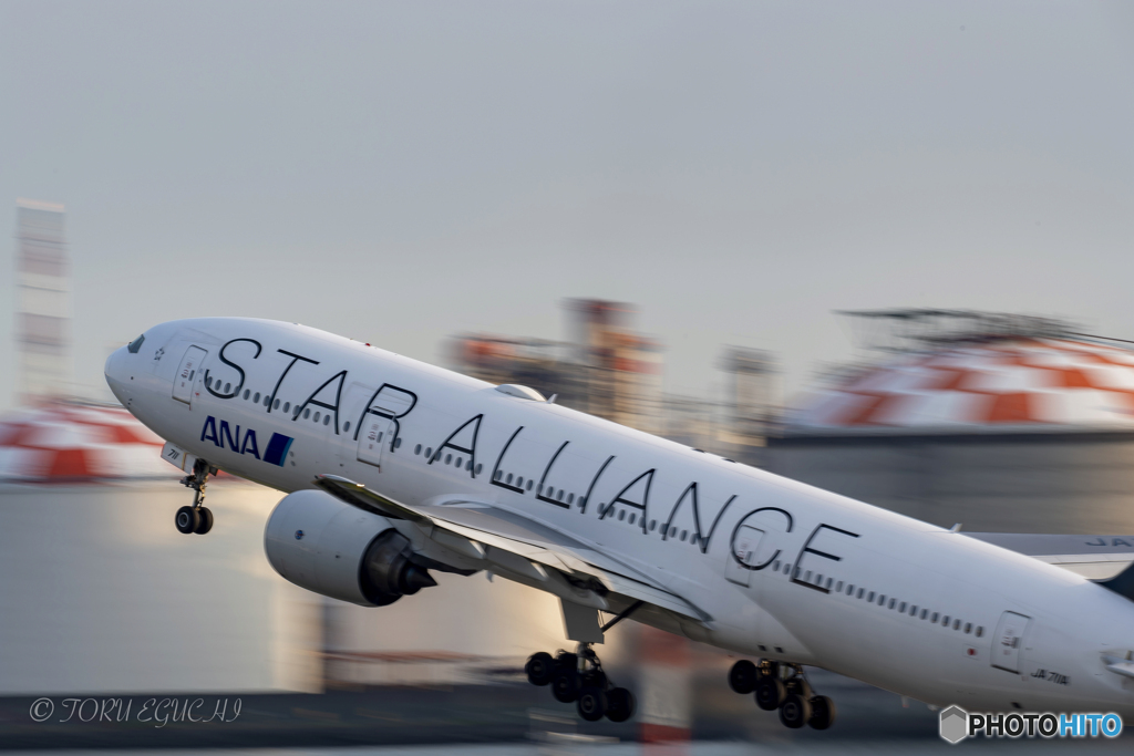 Jet airliner