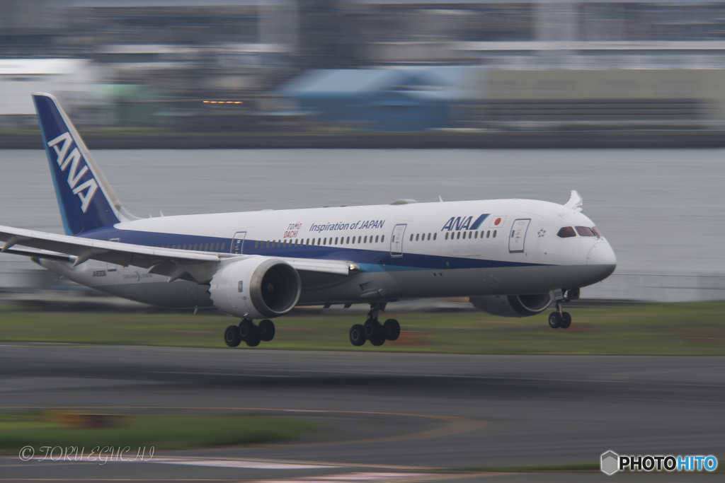 Jet airliner