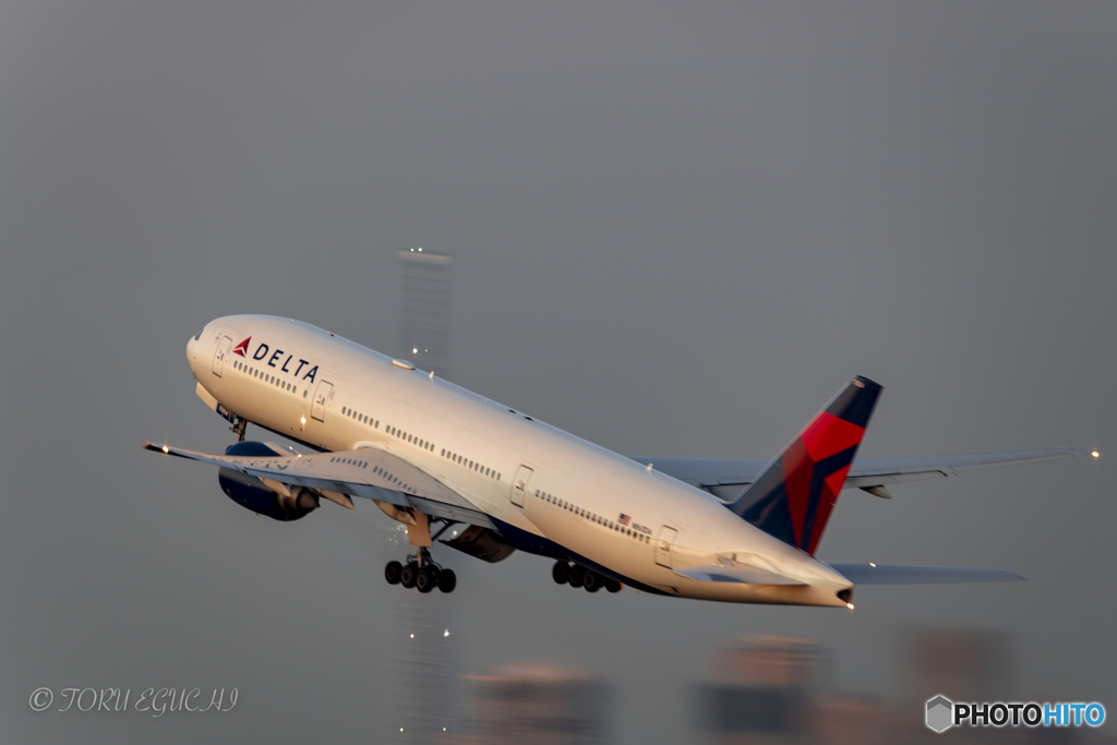 Jet airliner