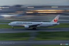 Jet airliner
