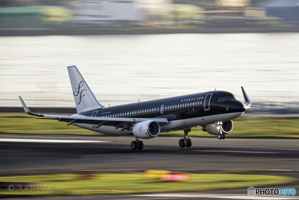Jet airliner
