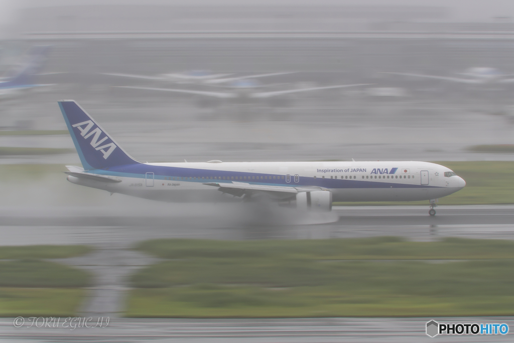 Jet airliner