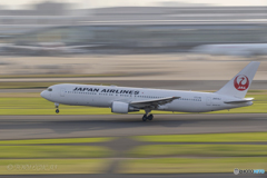 Jet airliner