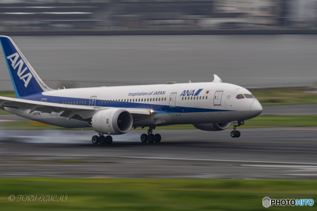 Jet airliner