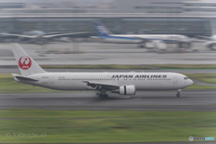 Jet airliner