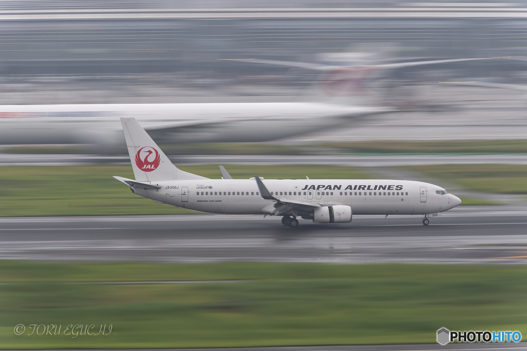 Jet airliner