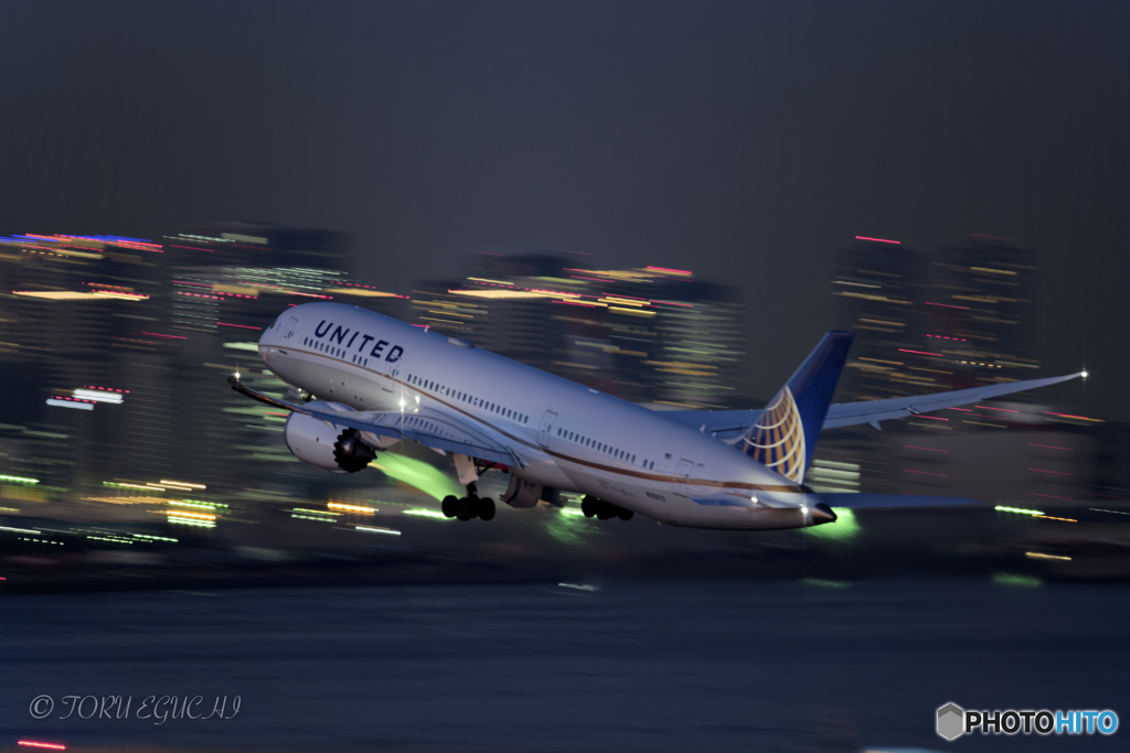 Jet airliner