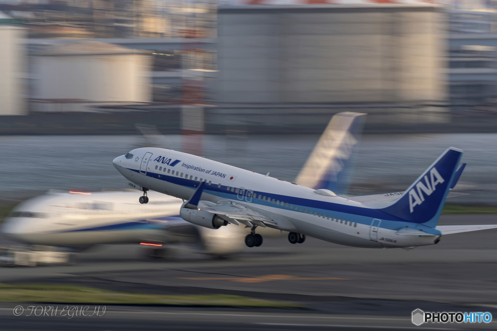 Jet airliner