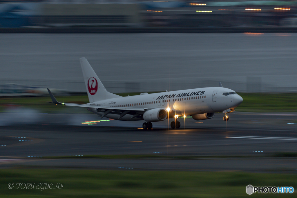 Jet airliner