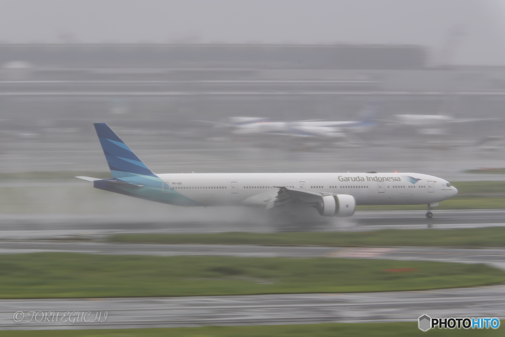 Jet airliner