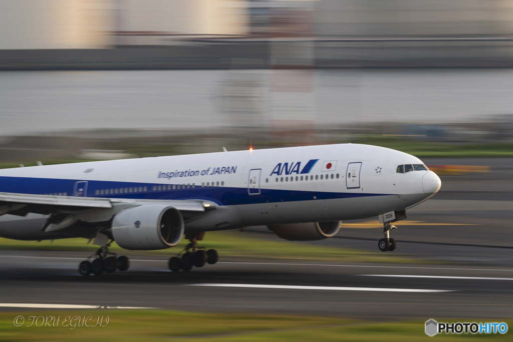 Jet airliner