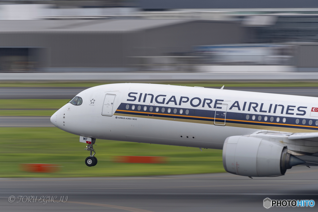 Jet airliner