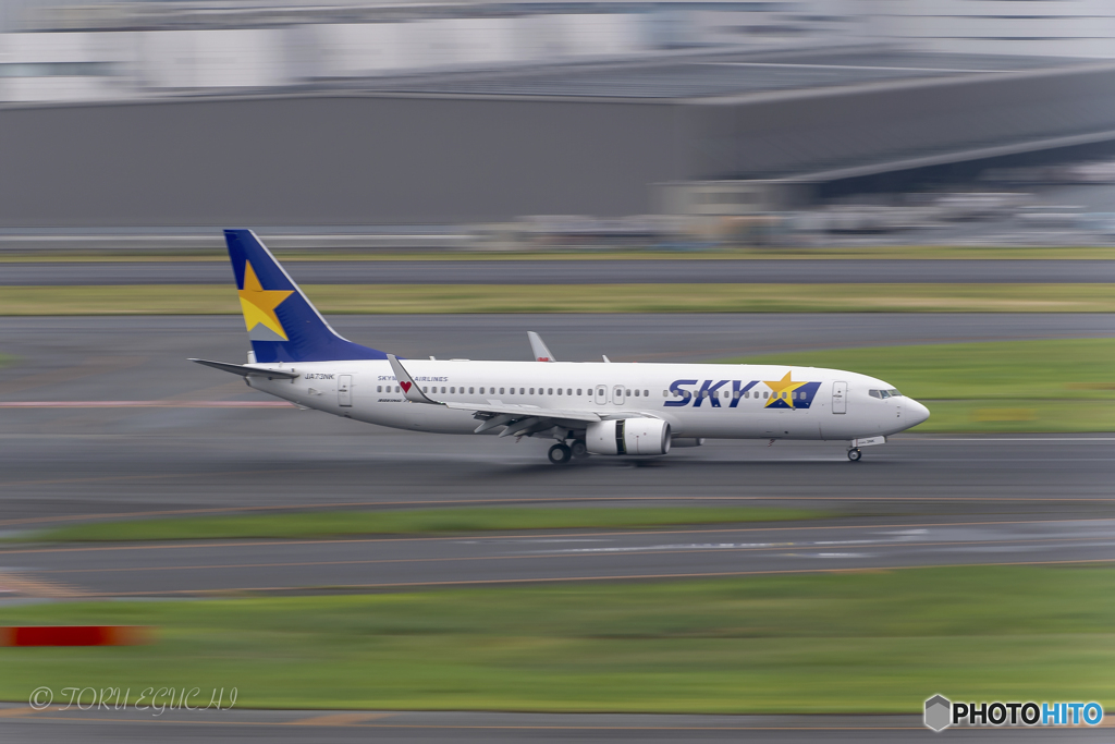 Jet airliner
