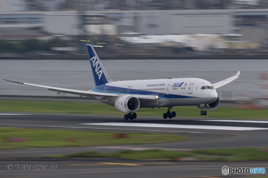 Jet airliner