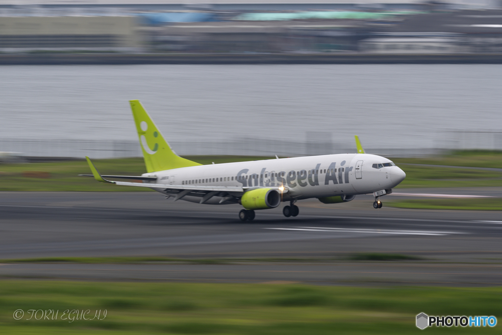 Jet airliner