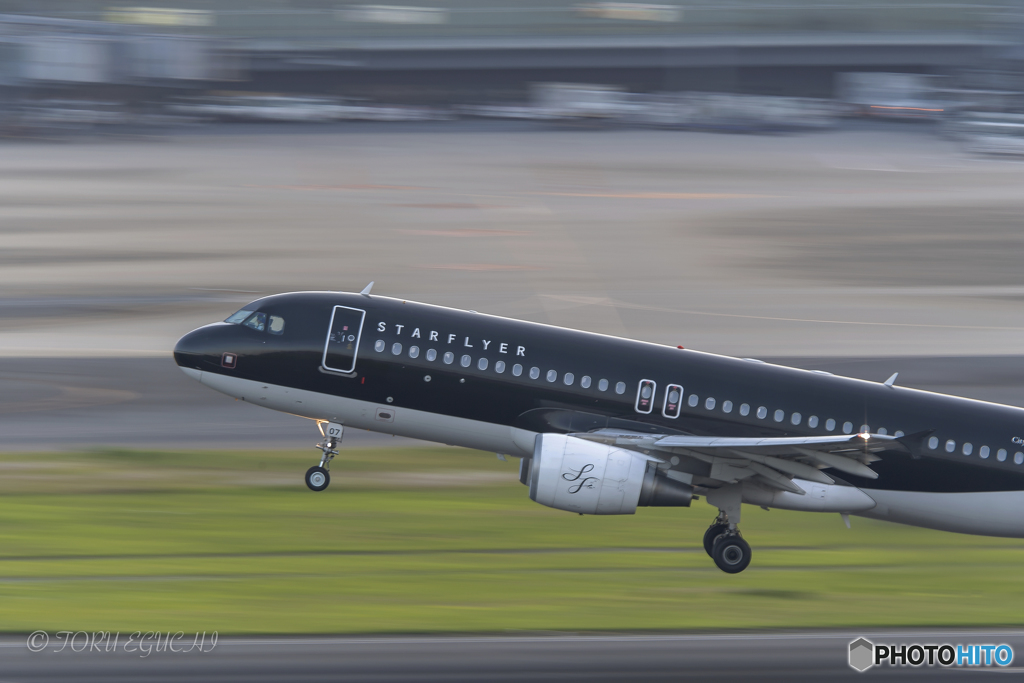 Jet airliner