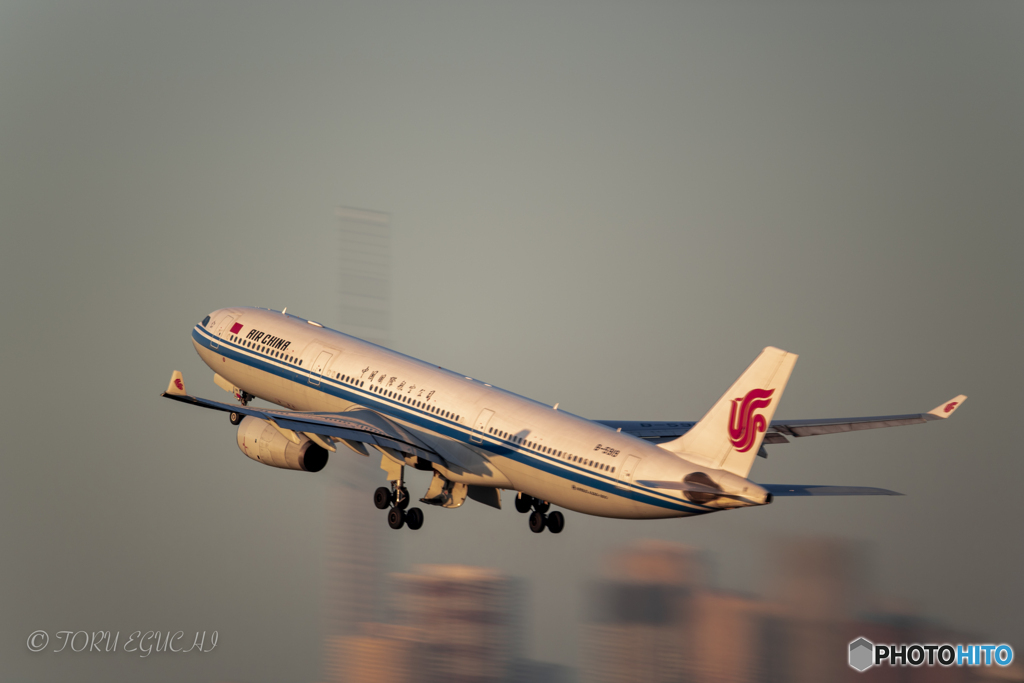 Jet airliner
