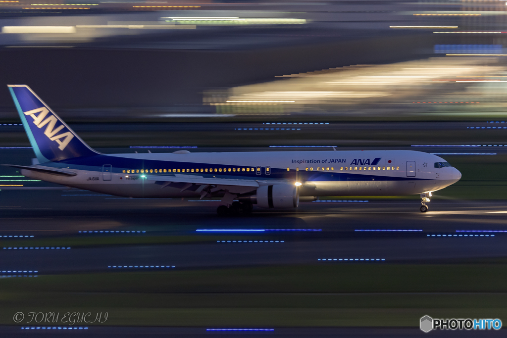 Jet airliner