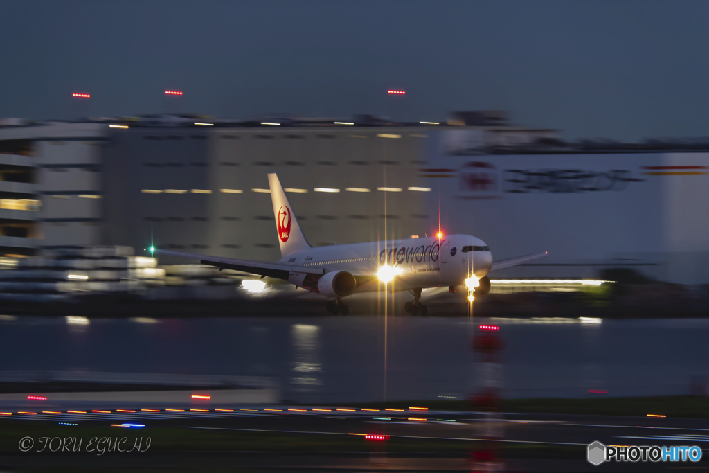 Jet airliner