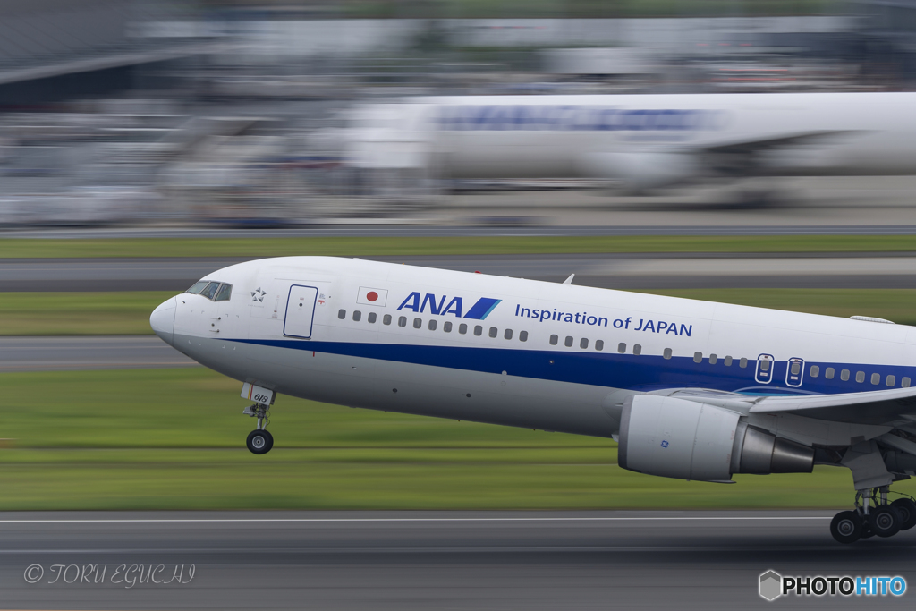 Jet airliner