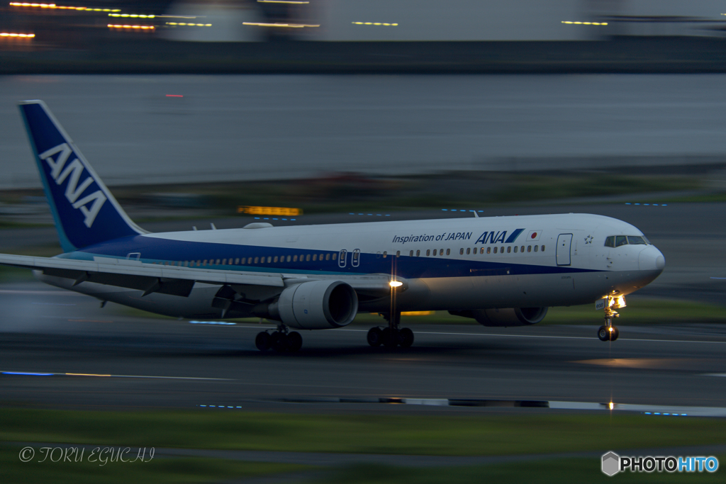 Jet airliner