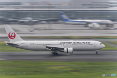 Jet airliner