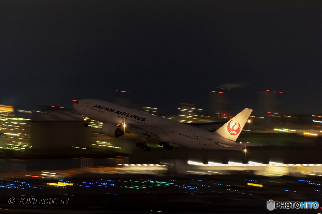 Jet airliner